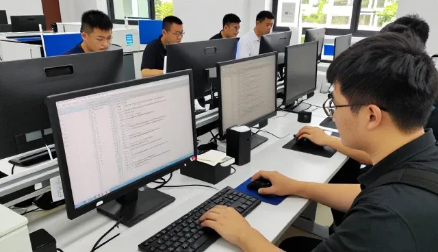 技术支持信息技术怎么做得更稳：内容包括技术一线经验